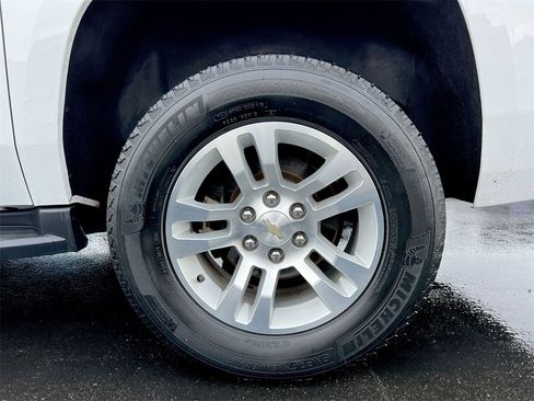 Used 2019 Chevrolet Suburban LT image 26