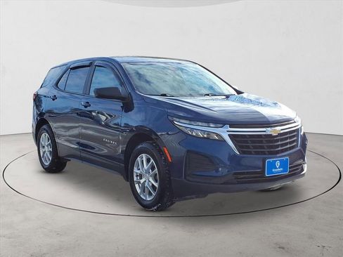 Certified 2022 Chevrolet Equinox LS w/ LS Convenience Package image 3