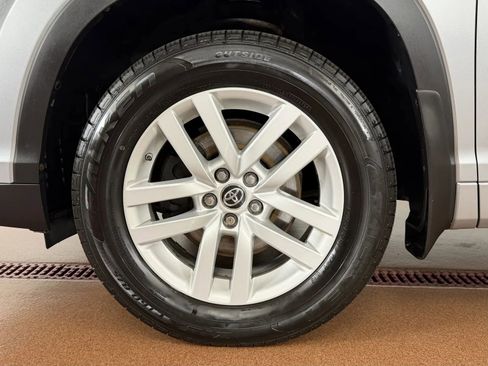 Used 2016 Toyota Highlander LE w/ Protection Package #3 AWD/4WD image 8