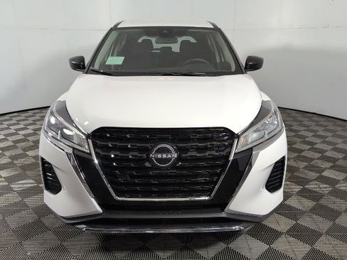 New 2025 Nissan Kicks Play S FWD image 2