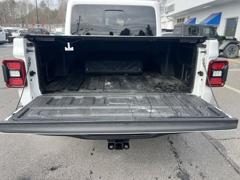 Used 2024 Jeep Gladiator Mojave image 9