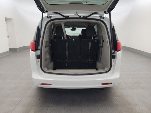 Used 2023 Chrysler Voyager LX FWD image 29