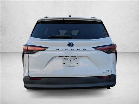 Certified 2021 Toyota Sienna LE image 6
