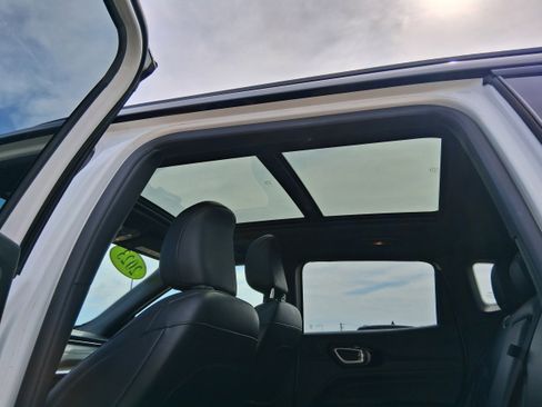 Used 2023 Jeep Compass High Altitude AWD/4WD image 12