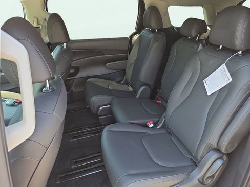 New 2026 Kia Carnival SX Prestige image 20