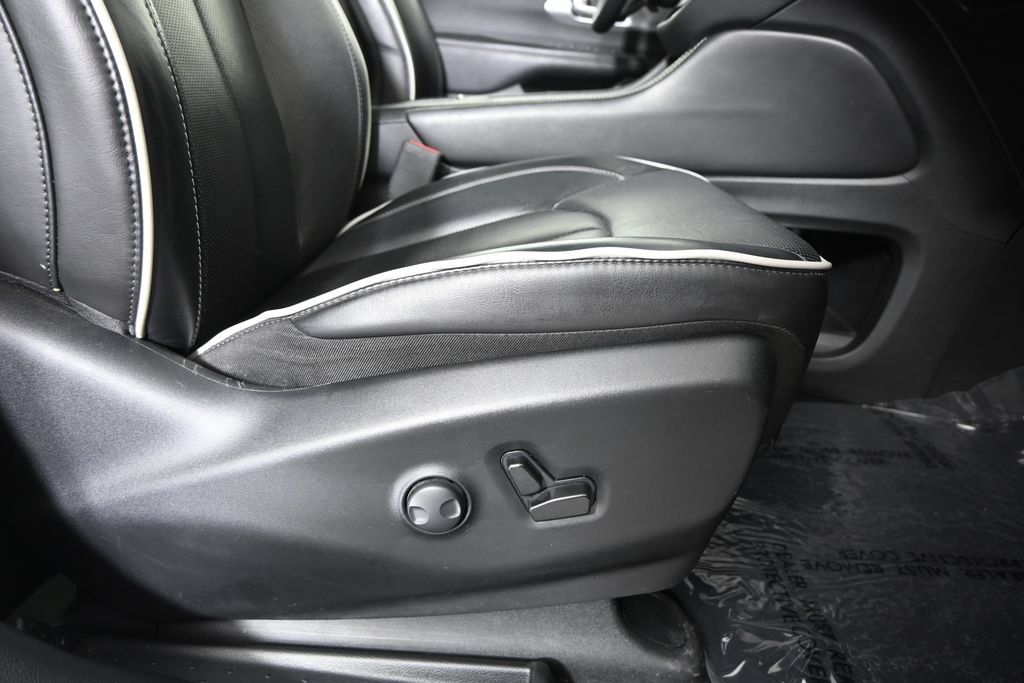 Used 2025 Chrysler Pacifica Limited FWD image 14