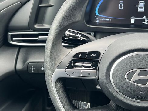 Certified 2025 Hyundai Elantra SE FWD image 22