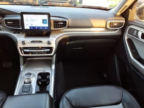 Used 2022 Ford Explorer XLT w/ Equipment Group 202A AWD/4WD image 19