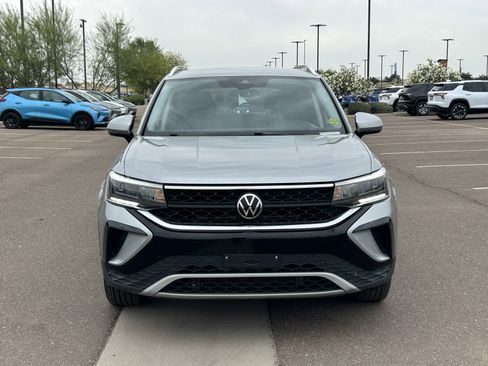 Used 2024 Volkswagen Taos SE image 8