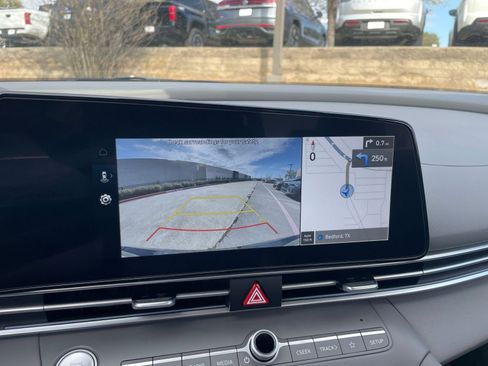 Used 2025 Hyundai Elantra SEL image 27