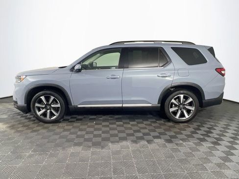 Used 2024 Honda Pilot Touring image 2