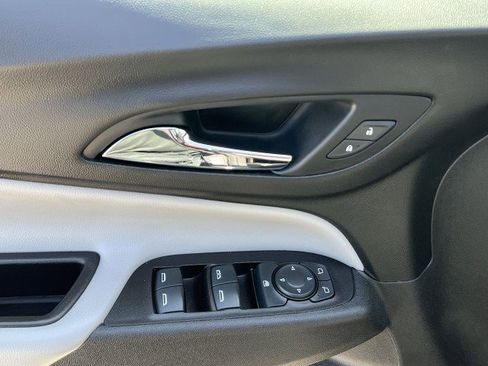 Used 2020 Chevrolet Equinox LS w/ LS Convenience Package image 22