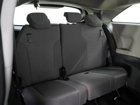Used 2024 Toyota Sienna LE AWD/4WD image 15