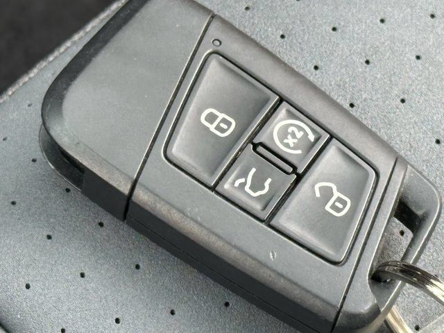 Used 2025 Volkswagen Jetta SE FWD image 25
