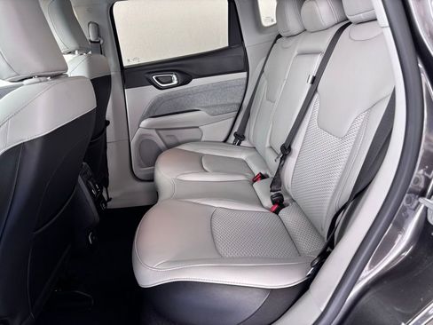 Used 2022 Jeep Compass Latitude image 13