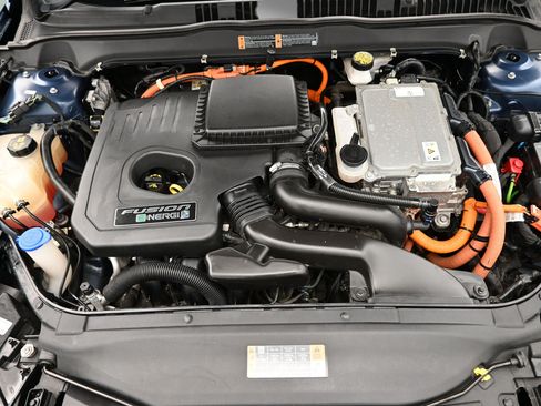 Used 2019 Ford Fusion Energi Titanium FWD image 7