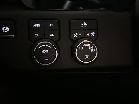 Used 2025 Chevrolet Silverado 1500 LT AWD/4WD image 14