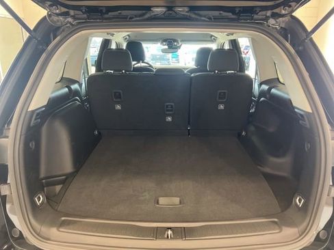 Used 2023 Jeep Grand Cherokee Laredo image 28