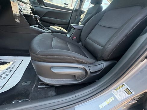 Used 2018 Hyundai Elantra SE w/ SE Connectivity Package 04 FWD image 36