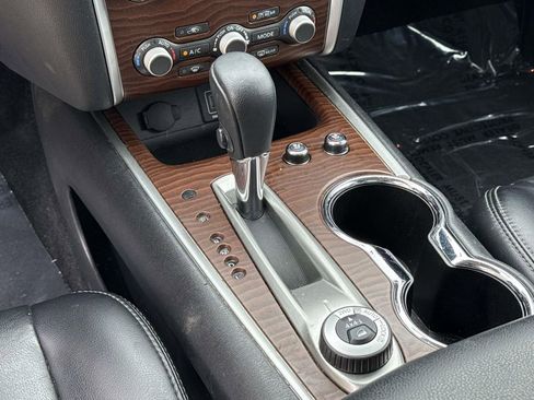 Used 2018 Nissan Pathfinder Platinum image 27