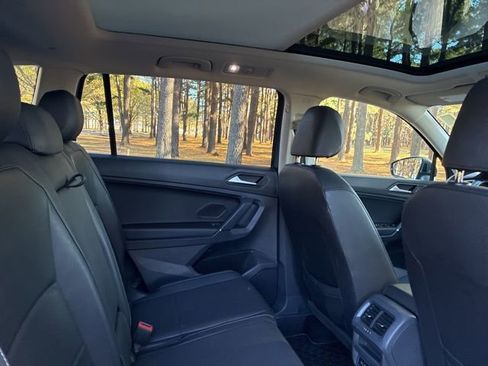 Used 2020 Volkswagen Tiguan SEL image 23