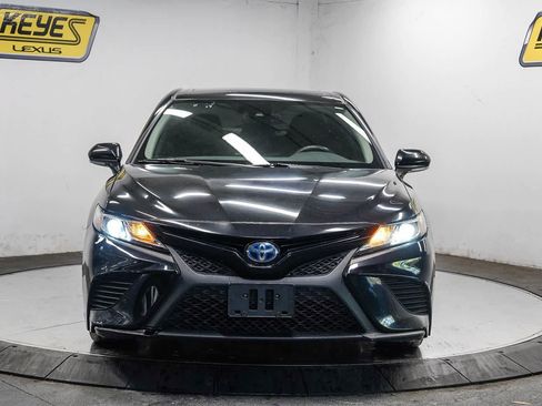 Used 2020 Toyota Camry SE w/ Sunroof Package FWD image 6