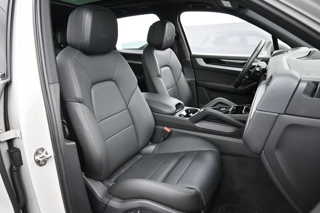 Certified 2026 Porsche Cayenne E-Hybrid AWD/4WD image 30