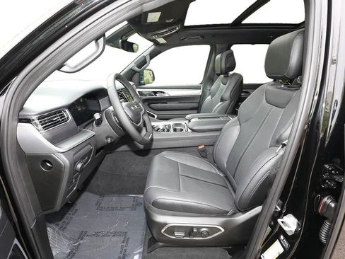 New 2026 Jeep Grand Wagoneer Limited AWD/4WD image 10