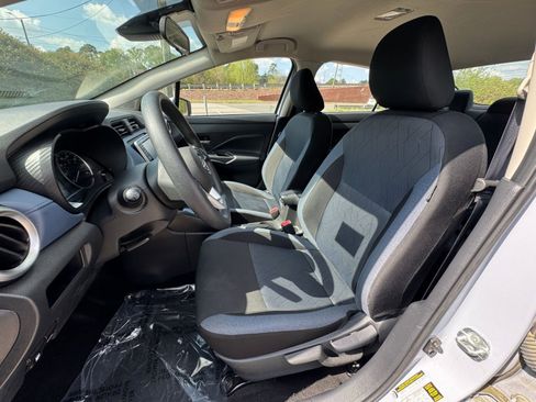 Used 2025 Nissan Versa SV image 32
