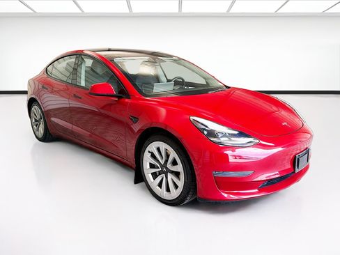 Used 2023 Tesla Model 3 Standard Range RWD image 3