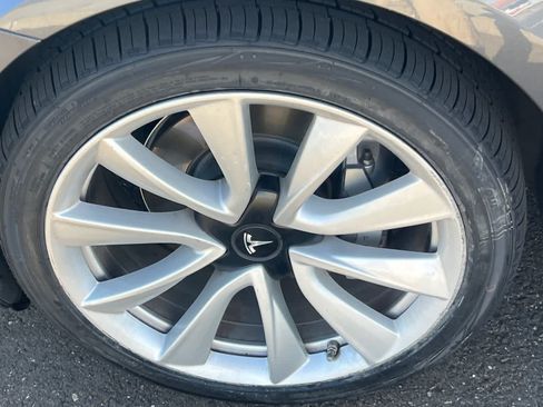 Used 2018 Tesla Model 3 AWD/4WD image 10