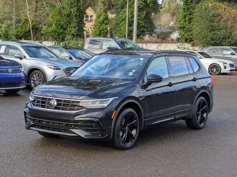 Certified 2023 Volkswagen Tiguan SE R-Line image 9