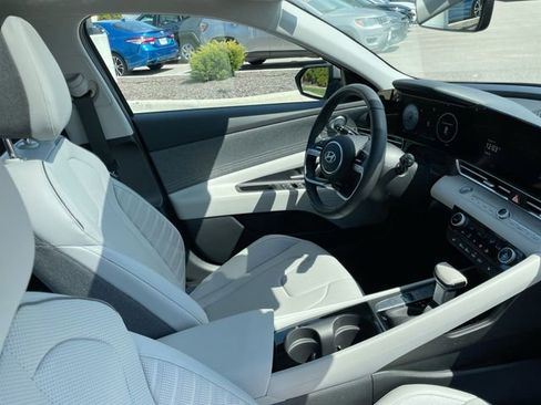 Used 2024 Hyundai Elantra Limited image 19