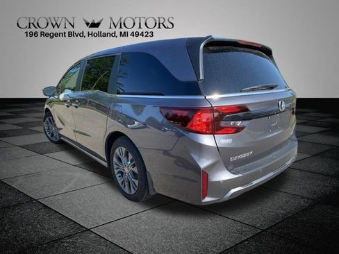 Used 2025 Honda Odyssey Touring image 11