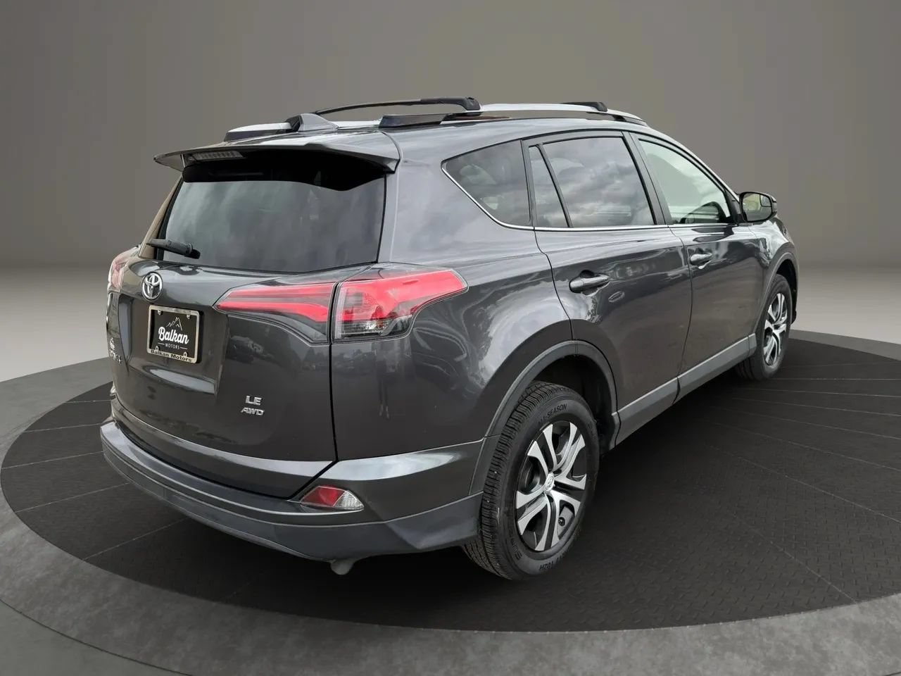 Used 2018 Toyota RAV4 LE w/ Carpet Mat Package AWD/4WD image 3