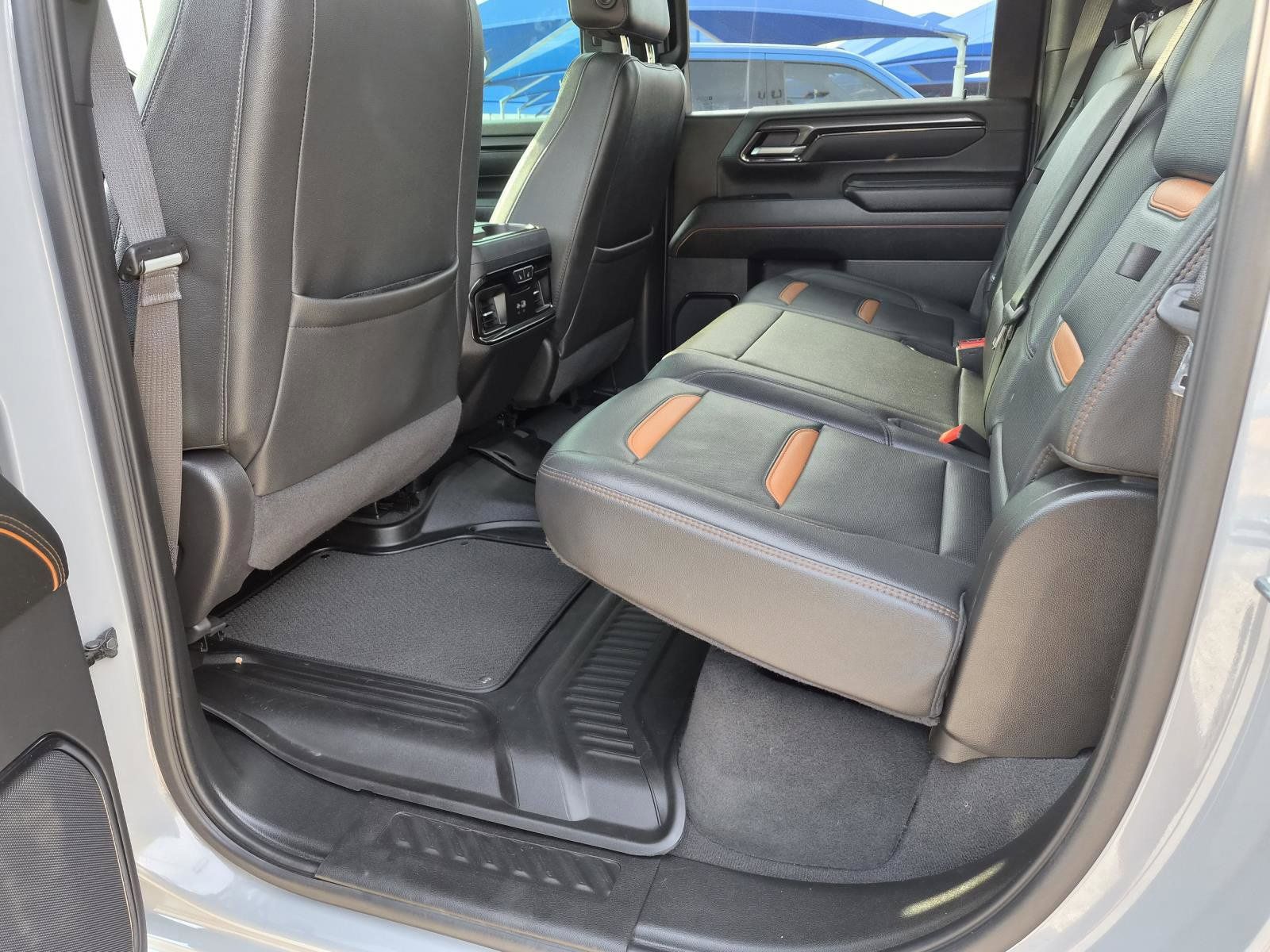 Used 2025 GMC Sierra 2500 AT4 w/ AT4 Premium Plus Package AWD/4WD image 3