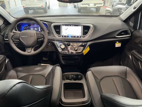 New 2026 Chrysler Pacifica Select w/ S Appearance Package FWD image 18