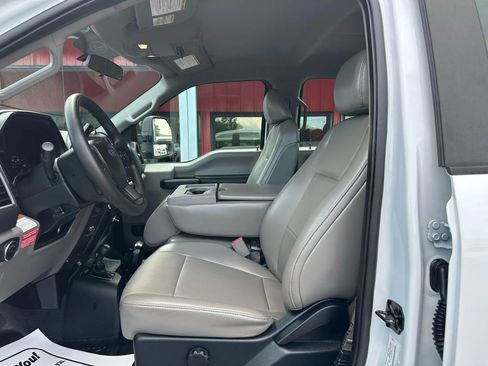 Used 2017 Ford F550 4x4 Crew Cab Super Duty image 5