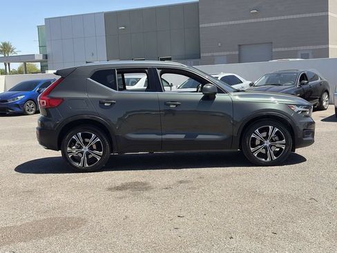 Used 2019 Volvo XC40 T4 Inscription FWD image 5