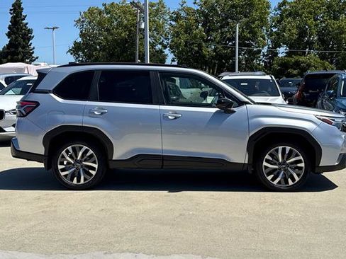 Used 2025 Subaru Forester Touring AWD/4WD image 2
