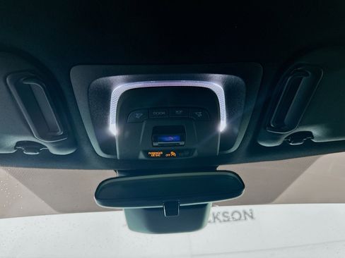 Used 2023 Toyota Corolla SE image 18