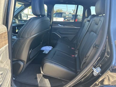 New 2026 Jeep Grand Cherokee Limited w/ Limited Altitude Package AWD/4WD image 29