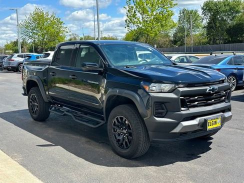 Used 2024 Chevrolet Colorado Trail Boss w/ Advanced Trailering Package AWD/4WD image 3