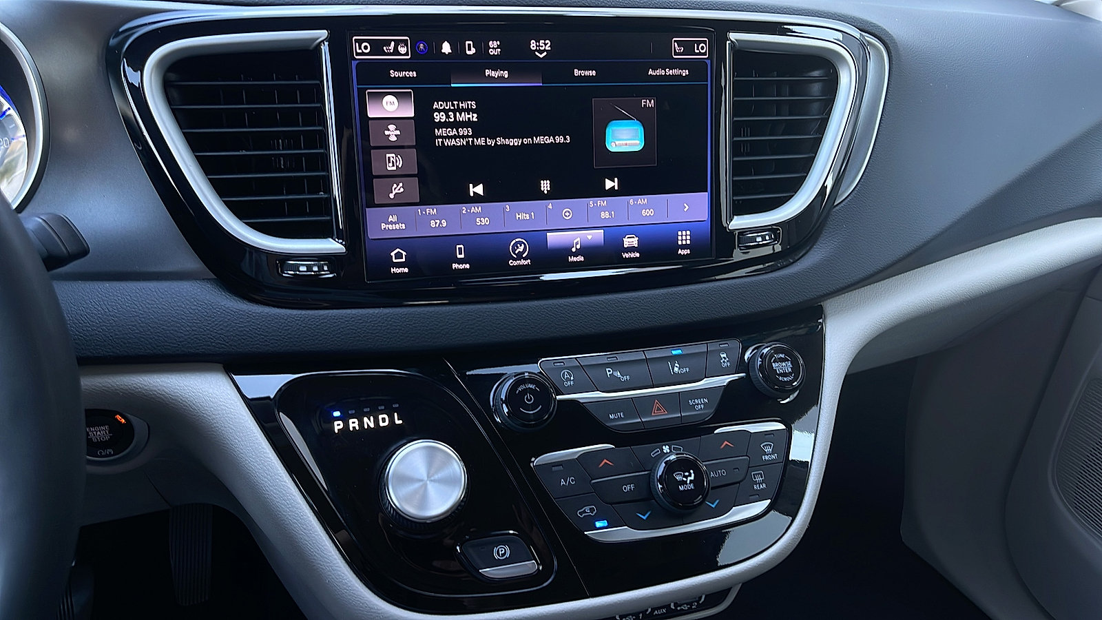 Used 2023 Chrysler Pacifica Touring-L FWD image 16