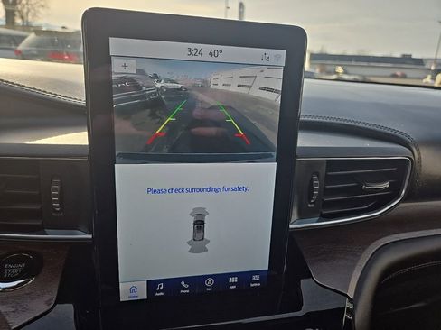 Used 2023 Ford Explorer Platinum w/ Technology Package image 21