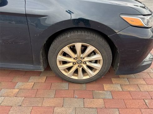 Used 2020 Toyota Camry LE image 17
