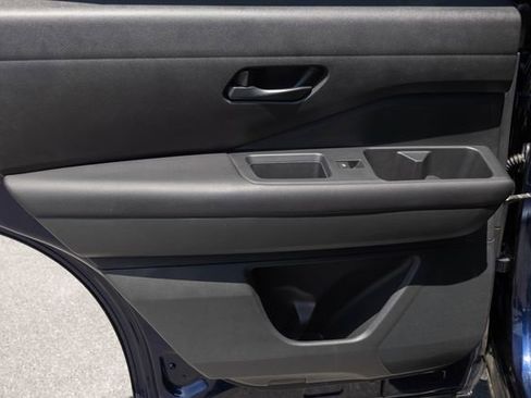 Used 2025 Nissan Pathfinder SV AWD/4WD image 16
