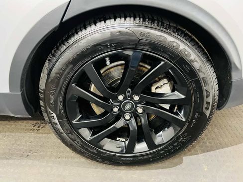 Used 2018 Land Rover Discovery HSE AWD/4WD image 8