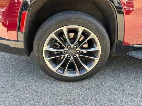 Used 2022 Jeep Wagoneer Series II w/ Premium Group I AWD/4WD image 6