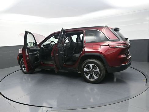 Used 2024 Jeep Grand Cherokee Limited 4xe w/ Trailer Tow Package AWD/4WD image 36